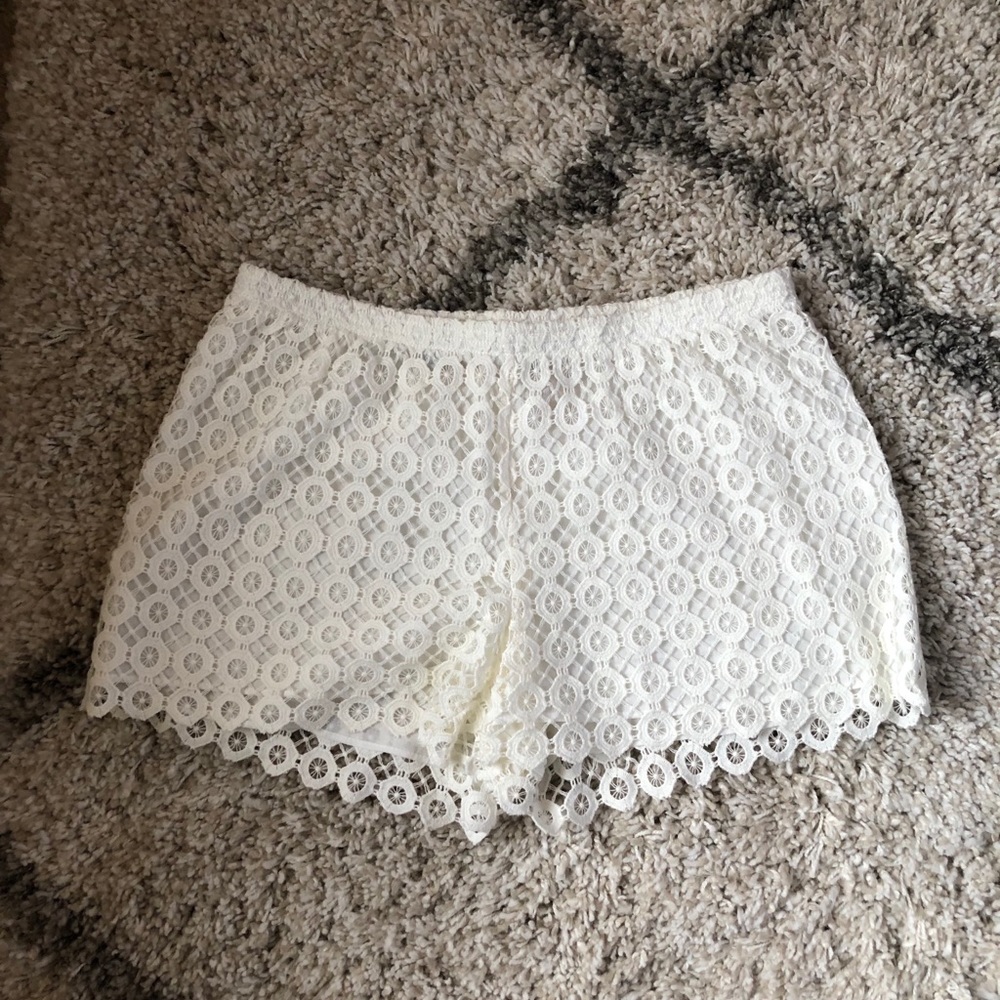 White laced pattern design shorts